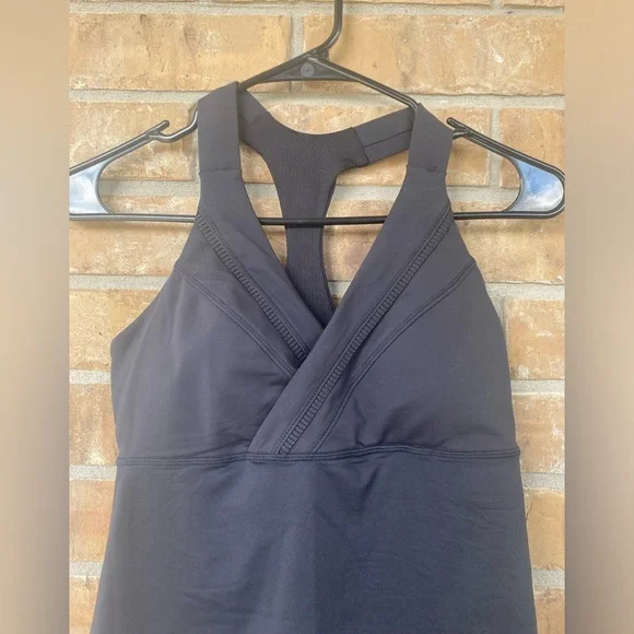 Lululemon Deep Breath Black Tank, Size 6 - Picture 2 of 8